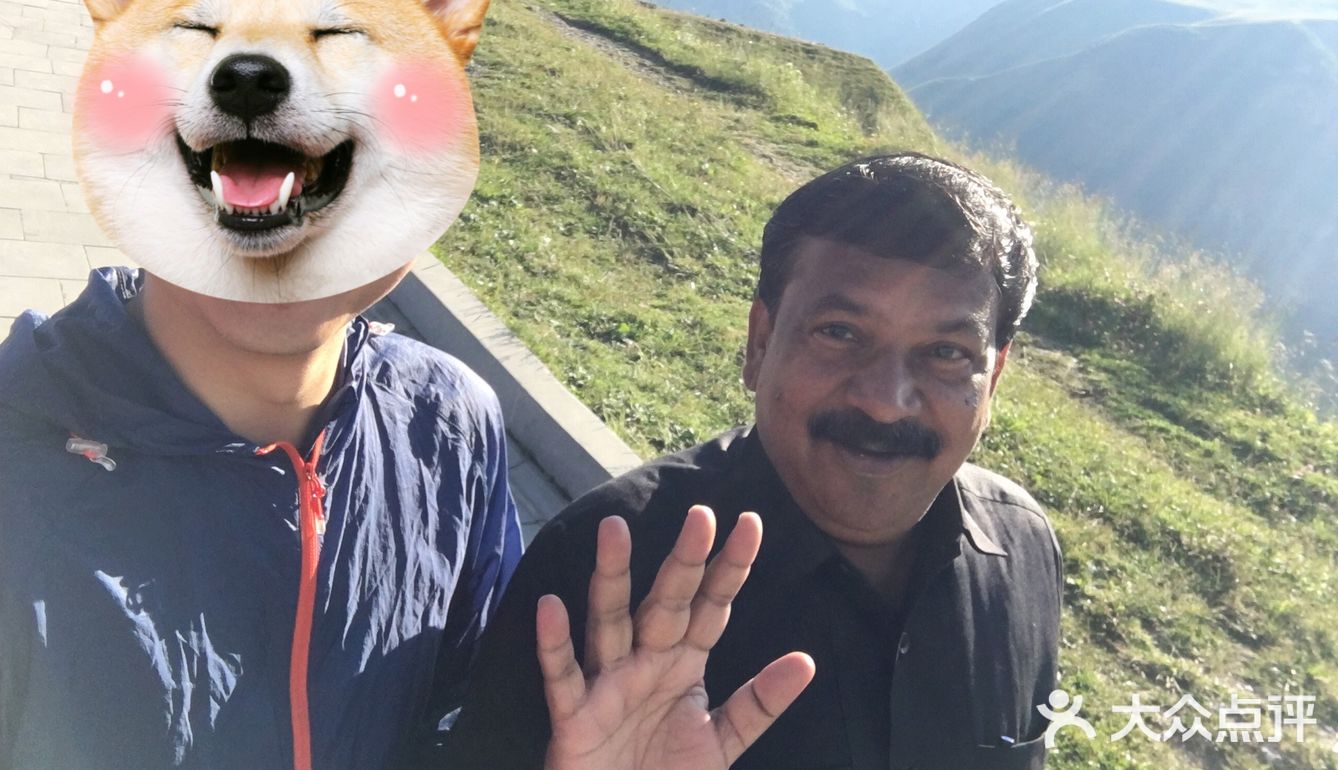 这是在格格纪念碑旁边的一个观景台