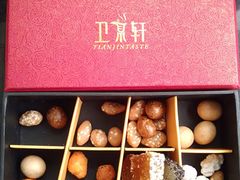 给的礼品-卫鼎轩·家宴(水上公园店)