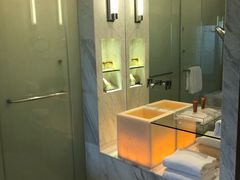 -上海滴水湖皇冠假日酒店