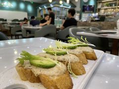 牛油果吞拿鱼塔塔薄饼-丽莎沙拉轻食餐厅(国贸店)