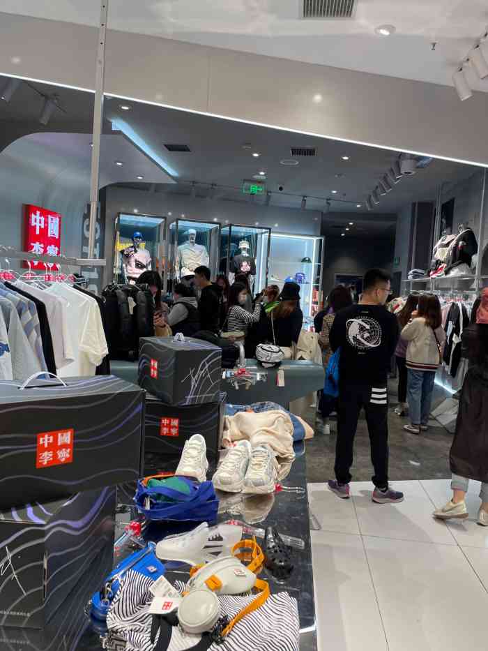 中国李宁-"今天和闺蜜逛街无意间看见环球港b1开了一.