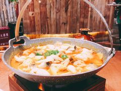 思茅酸汤鱼片-老滇山寨•云南特色菜•地方菜•民族风情歌舞表演(金碧店)