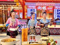 -刘姐啤酒鱼民族演艺餐厅(西街总店)