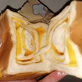 快别吃了，你咋还往嘴里炫呢？