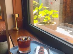 靠窗位-糖房咖啡(南锣鼓巷店)