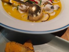 QQ酸汤鱼-蜜桃餐厅·伴山(湖滨商业街店)