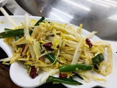 凉拌豆苗萝卜丝-农家乐大锅台铁锅炖(四流中路店)