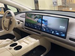 -理想汽车(世纪汇店)