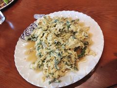 赤嫩芽炒鸡蛋-河鱼鲜特色农家院