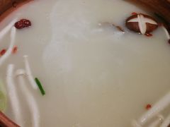 -三人行骨头王火锅(长寿店)