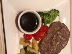 甄选嫩肩牛排-必胜客(世欧广场店)