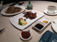 招牌脆皮乳鸽-ZEN采蝶轩·粤味臻鲜·手作点心·商务宴请(泰州店)