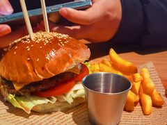 -三勾JJJ Burger&Coffee(梅溪湖店)