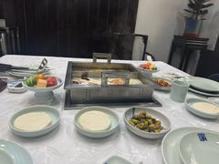 -宽坐河鲜馆(凤城九路店)