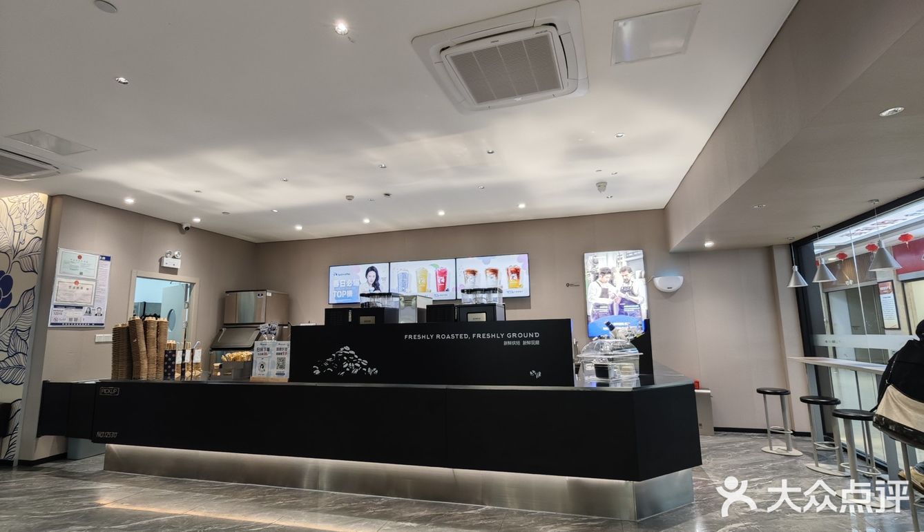 悠闲时刻，来杯Luckin Coffee