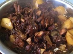 土豆炖鸡炖兔子-鸡炖兔