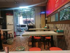 -龙香记桂林米粉(东扬威街11号楼店)