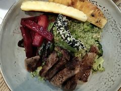 煎牛肉配坚果米饭能量碗-Wagas沃歌斯(杭州黄龙万科店)