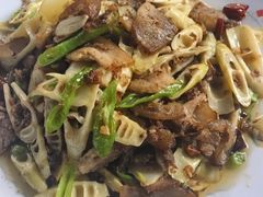 -土砂锅生态山庄·非遗砂锅雅鱼
