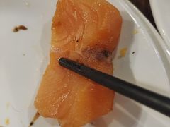 厚厚的三文鱼块-遇上西雅图多融合海鲜自助餐厅(中房金谊广场店)