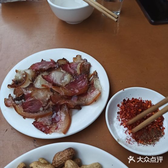 鸿源大排档
