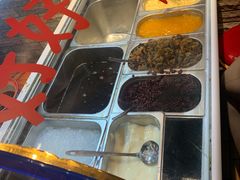 -爆炸头阿姨小四川正宗川味小吃(无任何分店)