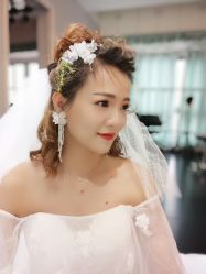 -雪莉美妆婚纱馆