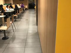 大堂-麦当劳(军博店)