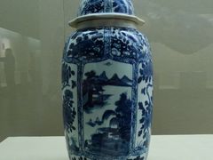 清康熙·青花开光山水人物图大盖罐-嘉定博物馆