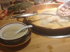 -洱火云南酸菜牛肉火锅(石景山当代商城店)