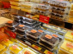 面包甜点陈列柜-嘉华鲜花饼·现烤(昆明老街店)