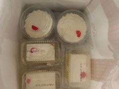 -红宝石·鲜奶小方·海派西点房(金杨店)