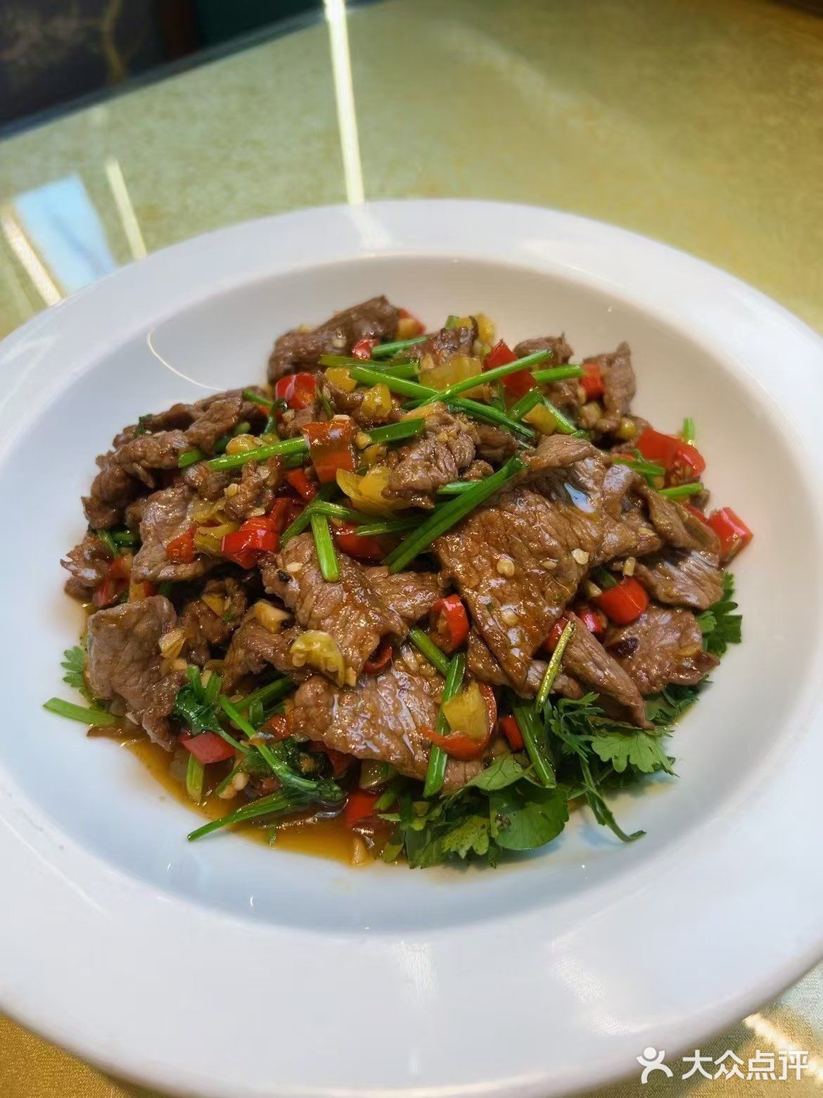 虾子个头真大,肉质紧实 🦐
辣椒炒肉配