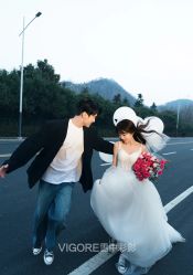 -雪中彩影婚纱摄影·微光艺术中心