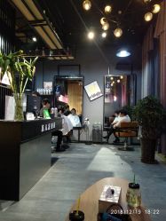 -MOVAN  HAIR莫凡匠人发型屋