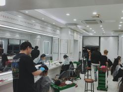-镁连社·美联社