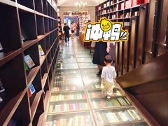 -钟书阁(松江泰晤士小镇店)