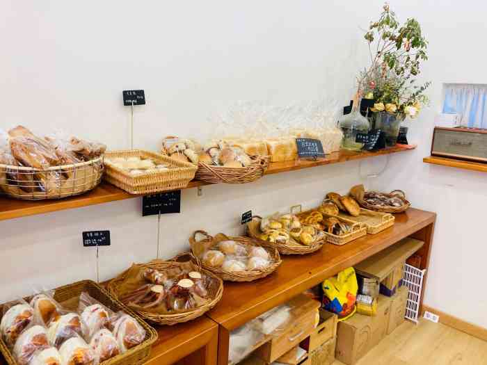 朝暮里面包店-"从清晨到日暮.面包是我生活里不可或缺的.