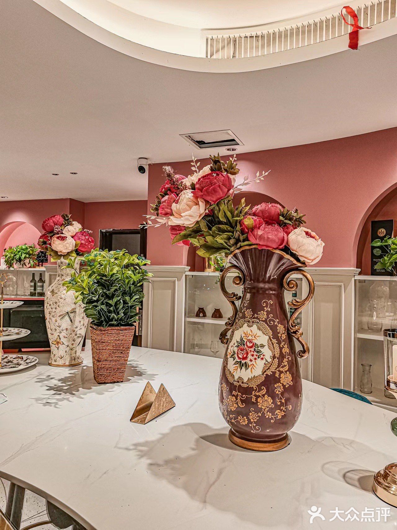 俯瞰瑰丽江景，品味精致美食🌈