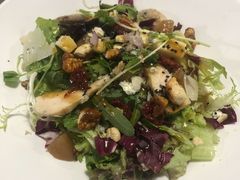 焦糖核桃梨子与多种芝士鸡肉沙拉-娜娜家·Nana's restaurant(国金汇店)