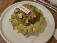 开心果树莓泡芙-Ten Olives甜点