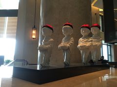 很特别的早餐餐厅摆件。-舟山希尔顿酒店