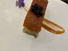 鱼子酱配脆皮烤乳猪-广州文华东方酒店·江-由辉师傅主理