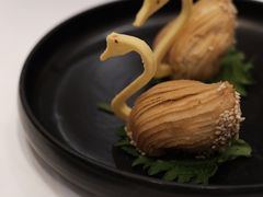 鲍鱼天鹅酥-白天鹅宾馆-宏图府餐厅