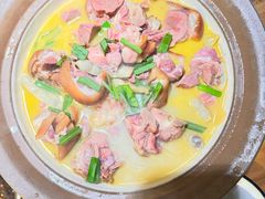 -帅巴人舅母子腊蹄民俗村