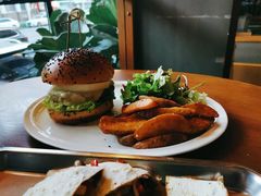 招牌牛肉汉堡-UPPER KITCHEN(延安路店)