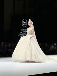 -Renee芮亦婚纱(原丽莎)