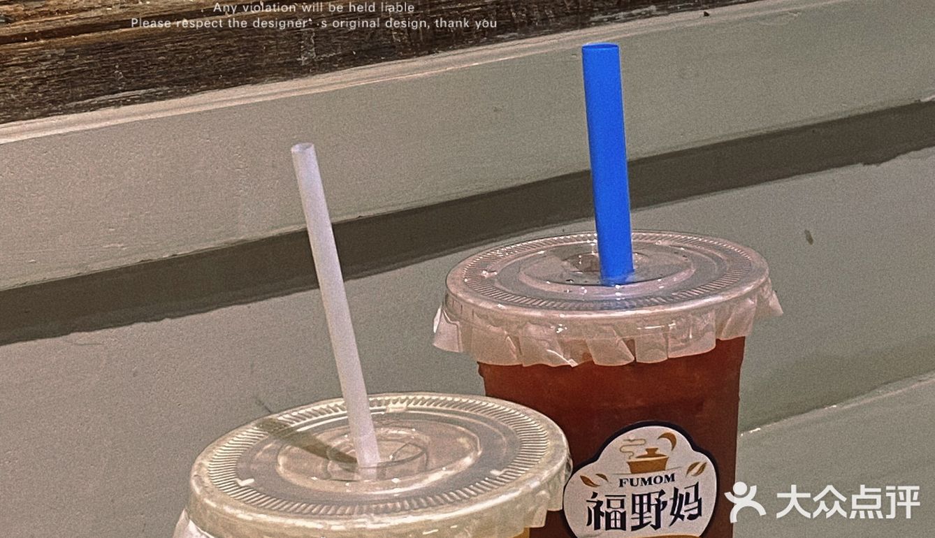 刚到的时候没什么人 我们就挑了个窗边的位置