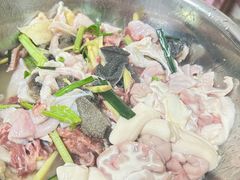 -周良天山牛杂城(天山路总店)