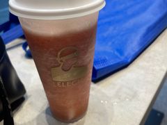 嘣汁草莓桃-LELECHA乐乐茶(百货大楼店)